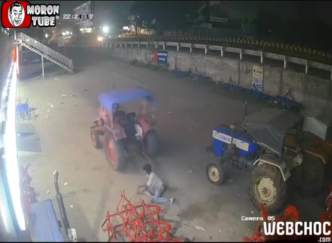Video :A man is ran over by a tractor that appears to be possessed (Warning - disturbing)